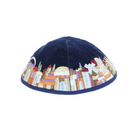 Kippa en velours bleu brodée de Jérusalem par Yair Emanuel... | Kippa en velours
