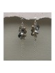 Boucles d'oreilles élégantes en grappe gris argenté par... | Boucles d'oreilles par Edita Jewelry